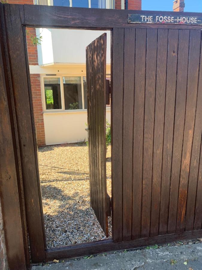 Top Studio Lincoln Exterior photo